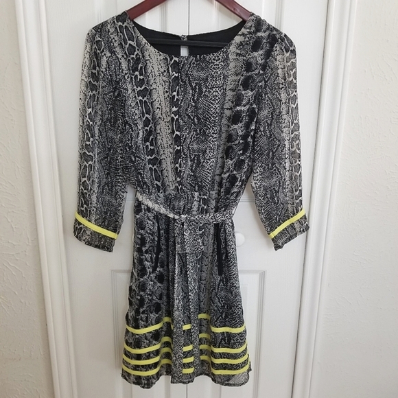 Snake print mini, super cute  dress with neon - Picture 3 of 12